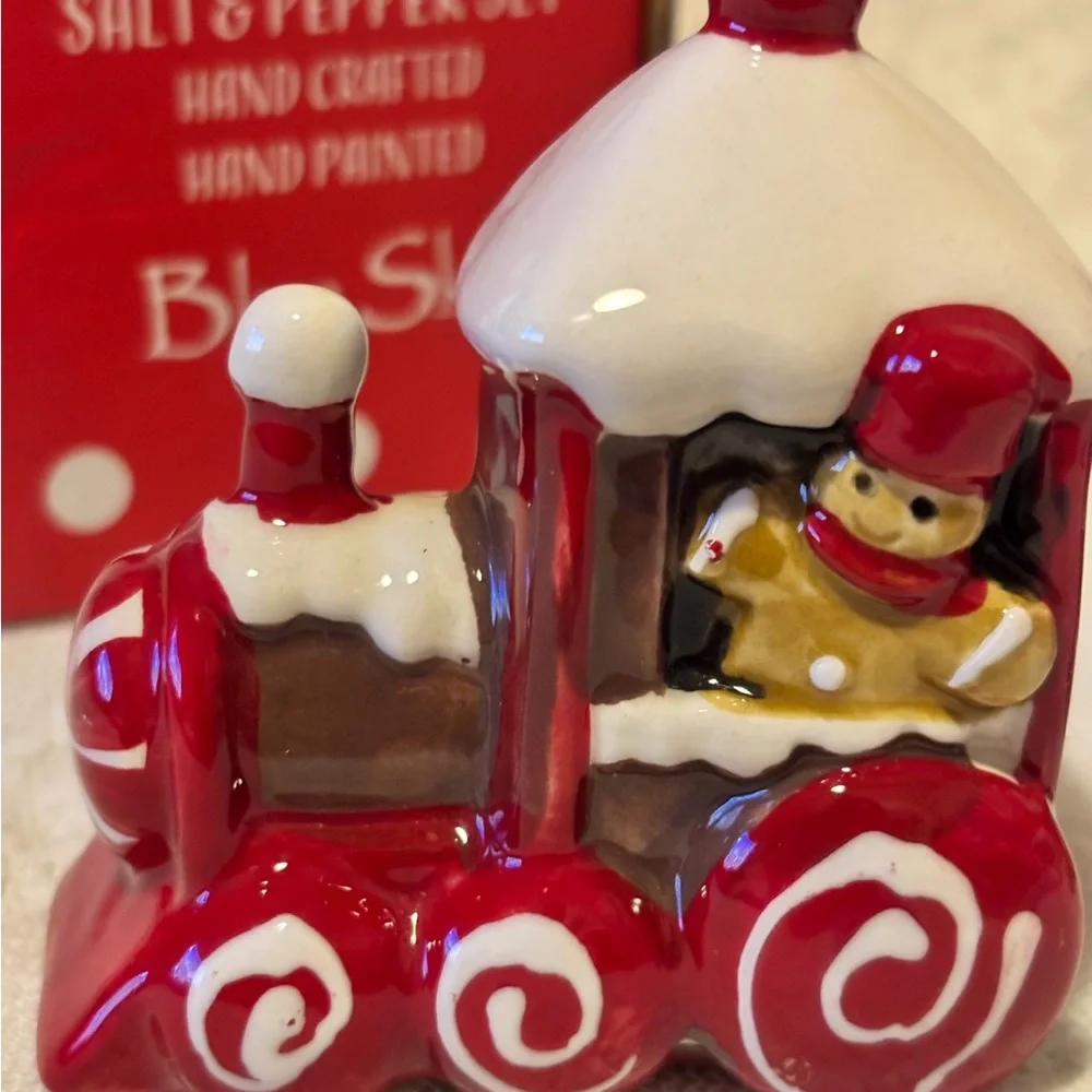 Adorable Blue Sky Salt & Pepper Shakers Clayworks. Christmas New